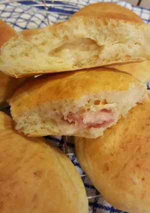 Foto di Bomboloni salati con ripieno di prosciutto cotto e scamorza