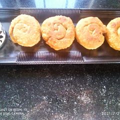 A picture of Khasta layered stuffed bun paratha.