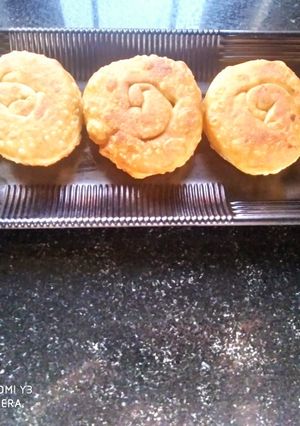 A picture of Khasta layered stuffed bun paratha.