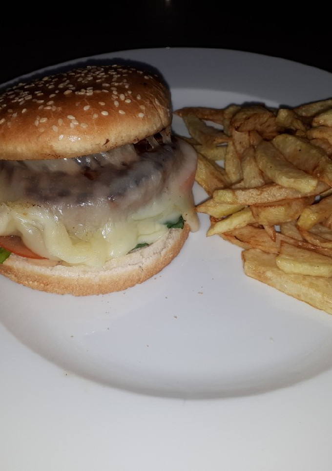 Una foto de Hamburguesa gourmet "viernes"