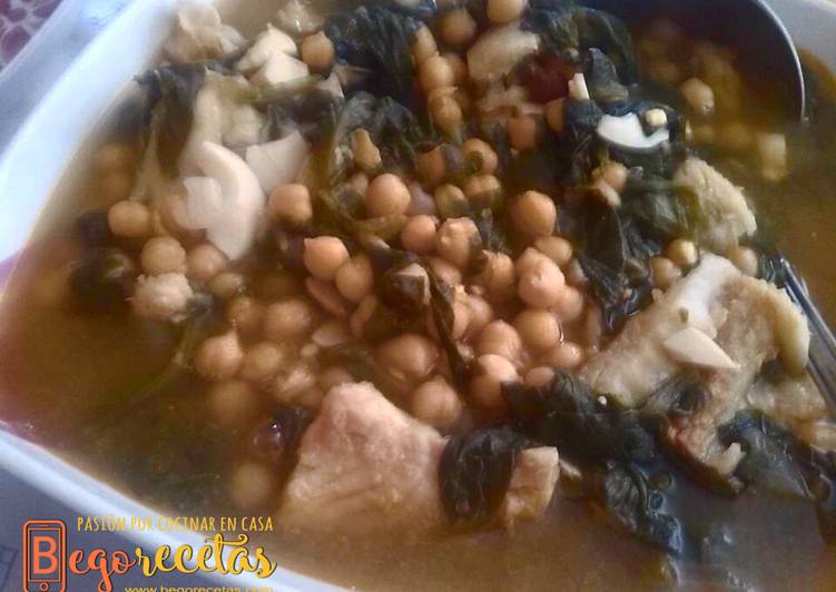 Potaje de vigilia: garbanzos, espinacas y bacalao