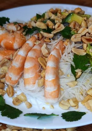 Une photo de BOWL CREVETTES/AVOCAT