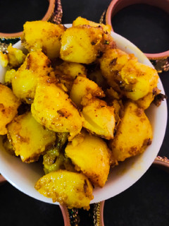 सात्विक जीरा आलू(satvik aloo recipe in hindi) रेसिपी मुख्य फोटो