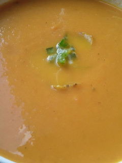Una foto de Crema de zanahoria🤔🥘🍲
