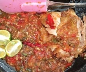 Resep Terbaik Ayam geprek sambel terasi Enak Sederhana Resep Terbaik Ayam geprek sambel terasi Enak Sederhana