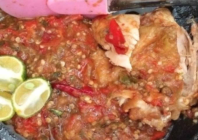 Recipe: Appetizing Ayam geprek sambel terasi | elrincondesalas