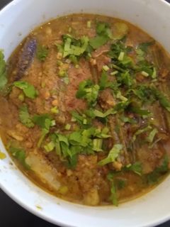 शेवगा वांगी बटाटा रस्सा भाजी (shevga vangi batata rassa bhaji recipe in marathi) रेसिपी चे मुख्य फोटो