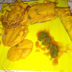 A picture of Mix pakoda.