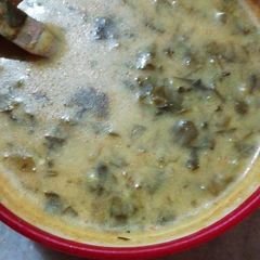 A picture of Palak kadhi.