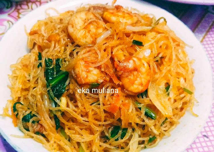 Resep Bihun goreng spesial udang yang enak