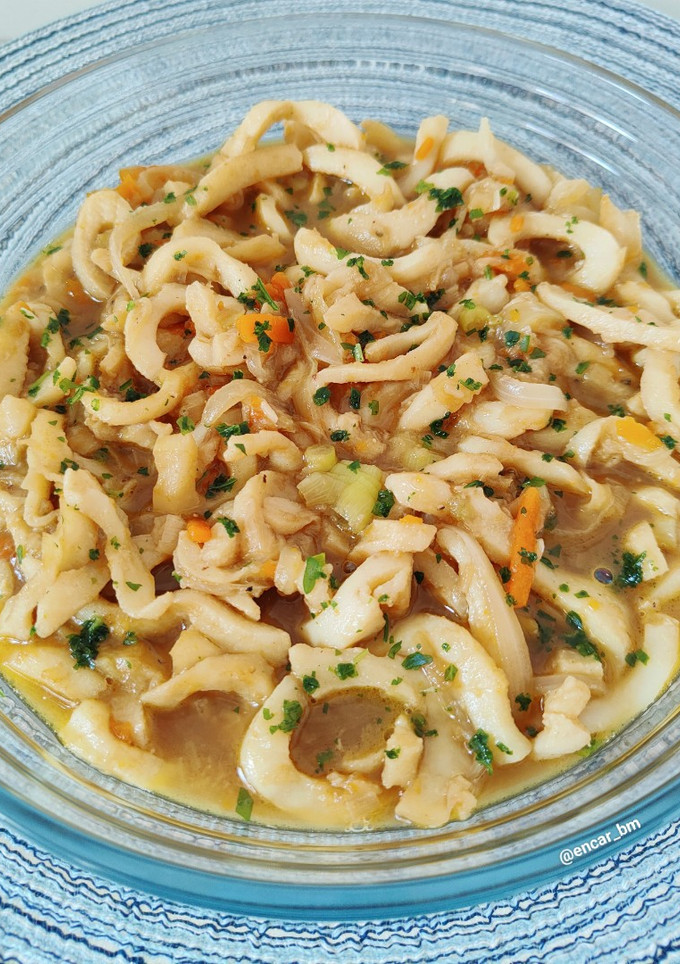 Una foto de Tallarines de calamar con verduras