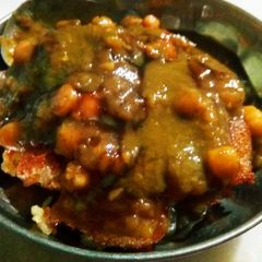 A picture of Aloo tikki chat.