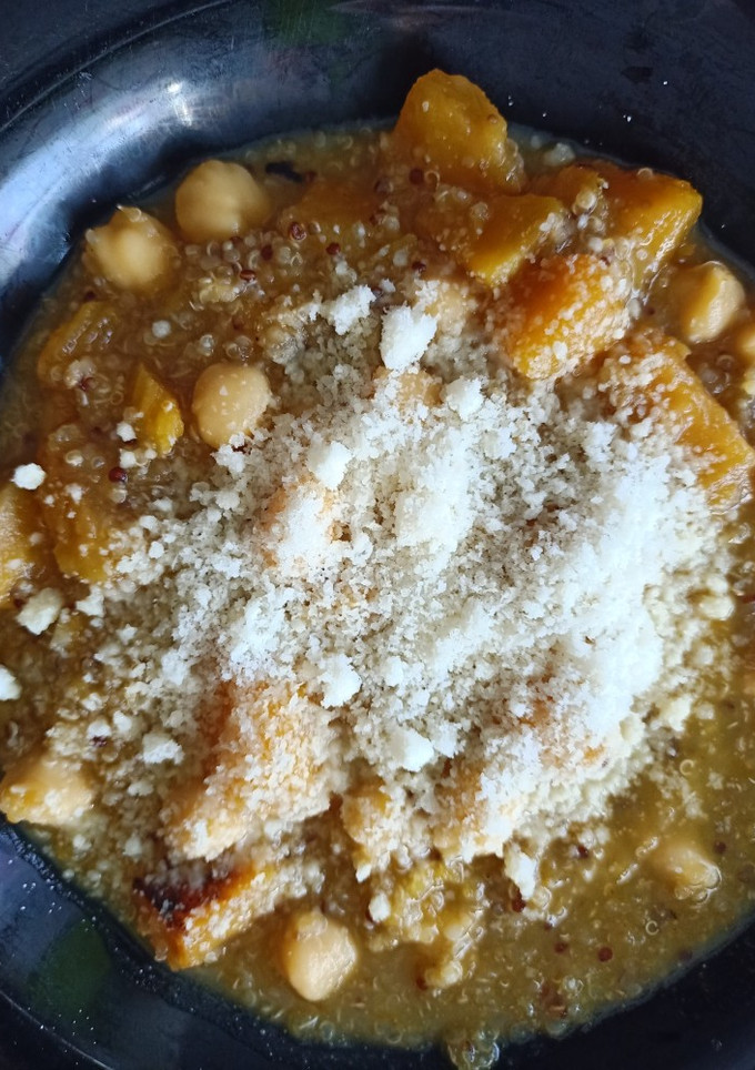 Una foto de Potaje de quinoa, calabaza y garbanzos