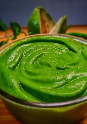 જામફળ ફુદીના ની ચટણી (Jamfal Pudina Chutney Recipe In Gujarati) રેસીપી મુખ્ય ફોટો