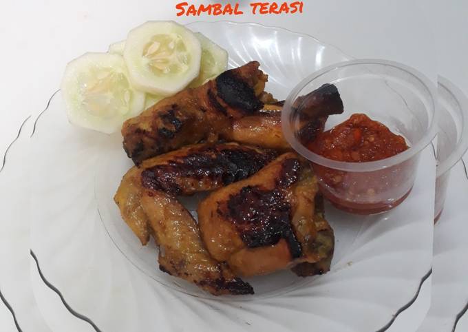 Ayam bakar madu dan sambal terasi