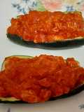 Calabacín relleno de Frankfurts