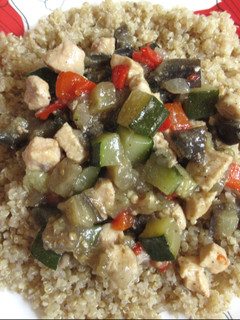Cukkinis-padlizsános quinoa recept fotója
