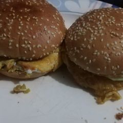 A picture of Anda shami burger.