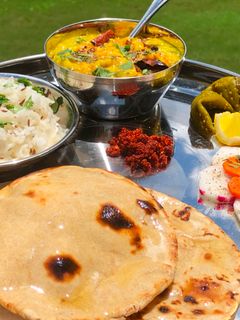 ઘઉંની લોટની ફુલાવેલી ભાખરી (Gujarati Bhakri recipe in Gujarati) રેસીપી મુખ્ય ફોટો