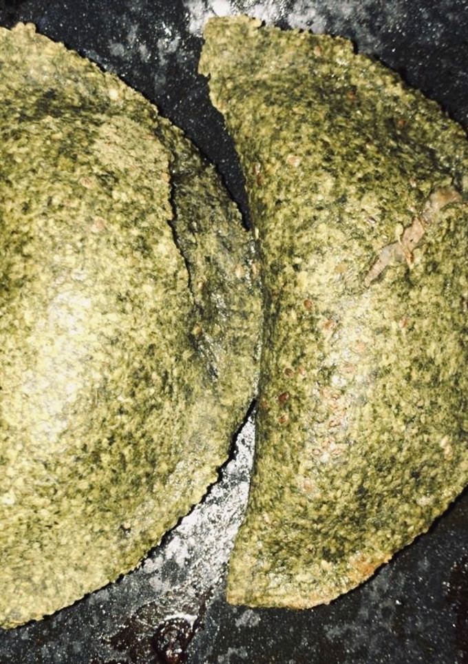 Una foto de Tapas de empanadas de espinaca sin harina