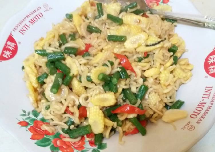 Cara Gampang Menyiapkan Sayur oseng kacang panjang baby jagung dan mie goreng, Bisa Manjain Lidah