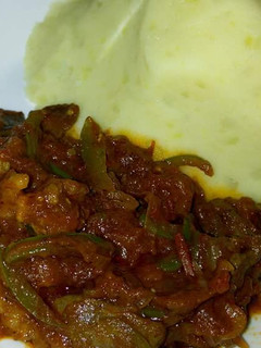 A picture of Mashed Potatoes With fried Liver.