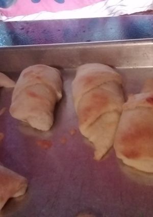 A picture of Pepperoni and cheese crescent rolls.