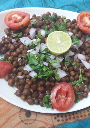 A picture of Black Chana Salad.