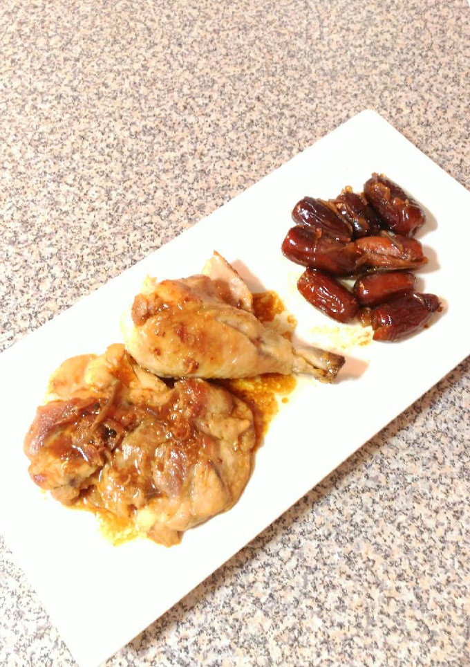 Una foto de Pollo asado con dátiles