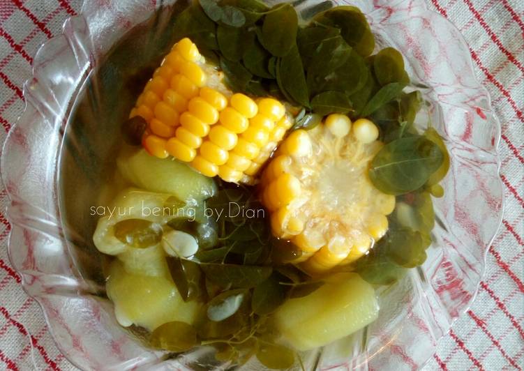 Sayur bening daun kelor,jagung muda &amp; oyong (gambas)