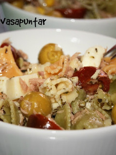 Una foto de Ensalada de lacitos con vinagreta griega