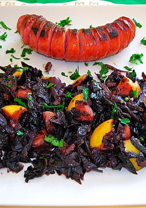 Una foto de Chorizos con guarnición de col lombarda