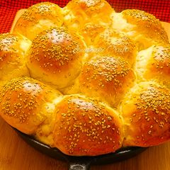 A picture of Dinner Rolls.