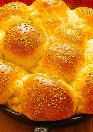 A picture of Dinner Rolls.