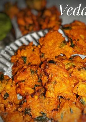 A picture of Moong Dal & Methi Bhajia.