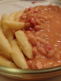 Sonkás chilis fehérbab bajor galuskával recept fotója