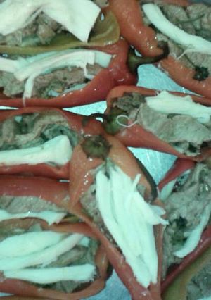 Una foto de Chiles güeros rellenos de bistec y queso