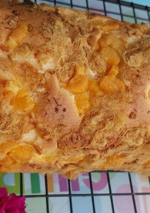 Hình của món Bánh bông lan trứng muối cuộn mix sốt dầu trứng.