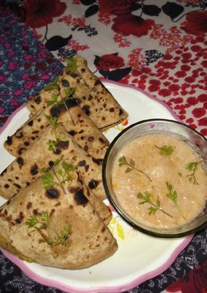 आलू पराठा (aloo paratha recipe in Hindi) रेसिपी मुख्य फोटो