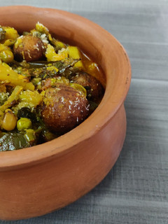 કાઠિયાવાડી ઉંધીયું (Kathiyawadi Undhiyu Recipe In Gujarati) રેસીપી મુખ્ય ફોટો