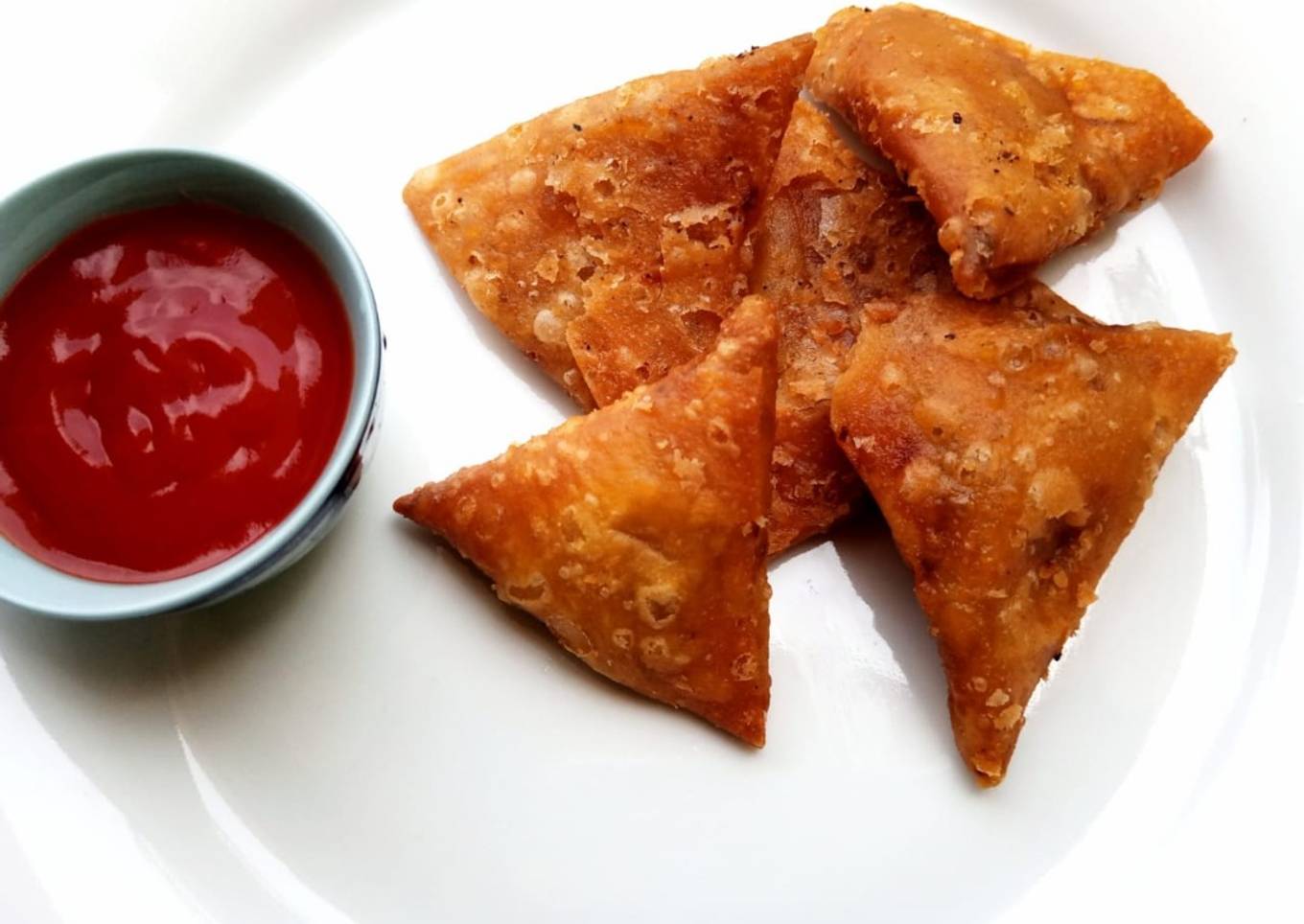 Spicy potato mini samosa