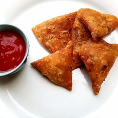 A picture of Spicy potato mini samosa.