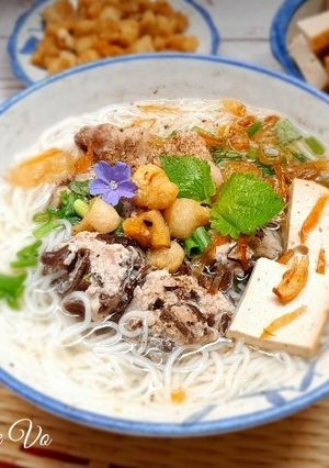 Hình của món Bún mọc.