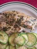 Filetes de pescado blanco marinados con cilantro y aceite de oliva