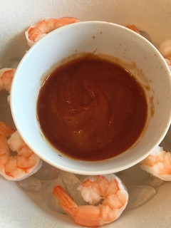 Una foto de Camarones con salsa coctelera ©