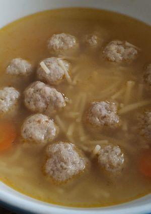 Foto di Polpettine in brodo con pasta sminuzzata