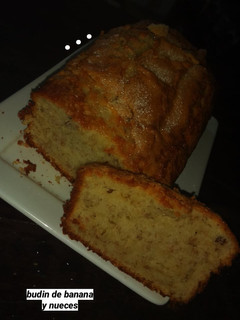 Una foto de Budín de banana y nueces