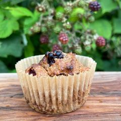 A picture of Vegan Banana and Blackberry Muffins 🍌🧁 🌱.