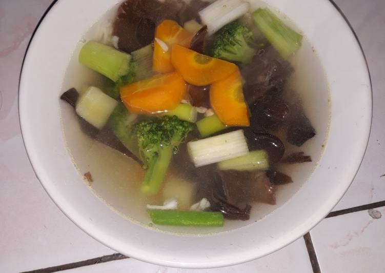 Resep Sup jamur kuping+brokoli yang Enak