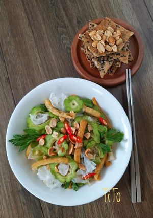 Hình của món Gỏi khổ qua nấm tuyết.